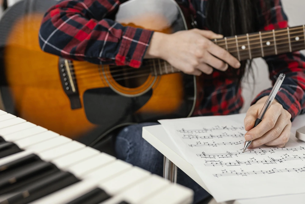 Cómo convertir una maqueta casera en una producción profesional (sin hipotecarte)