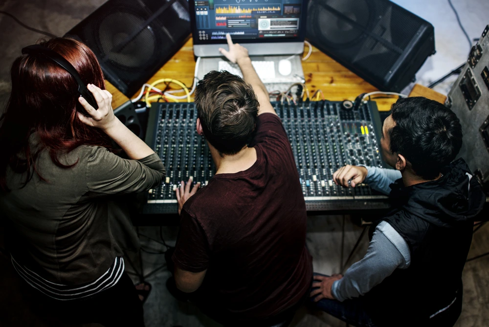 ¿Tu música suena “chafa”? Esto no es culpa de la idea, es de la mezcla